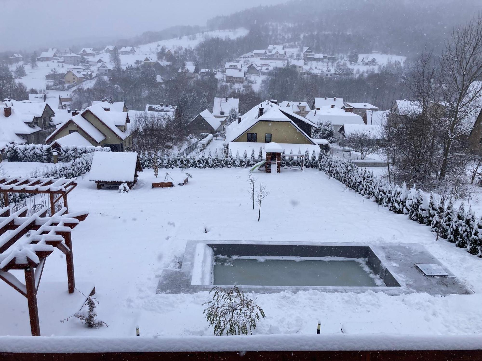 Apartamenty Black Lion Pcim Buitenkant foto